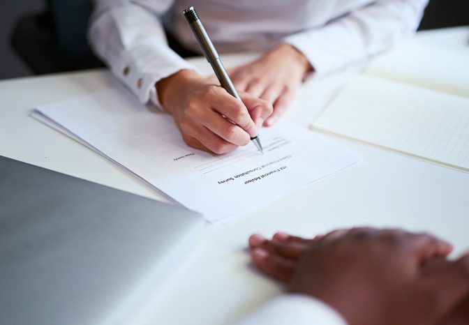Employee-signing-a-non-compete-agreement-in-Nevada Employee-signing-a-non-compete-agreement-in-Nevada