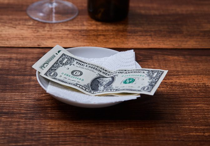 Restaurant-tip-on-table-before-tip-sharing-distribution Restaurant-tip-on-table-before-tip-sharing-distribution